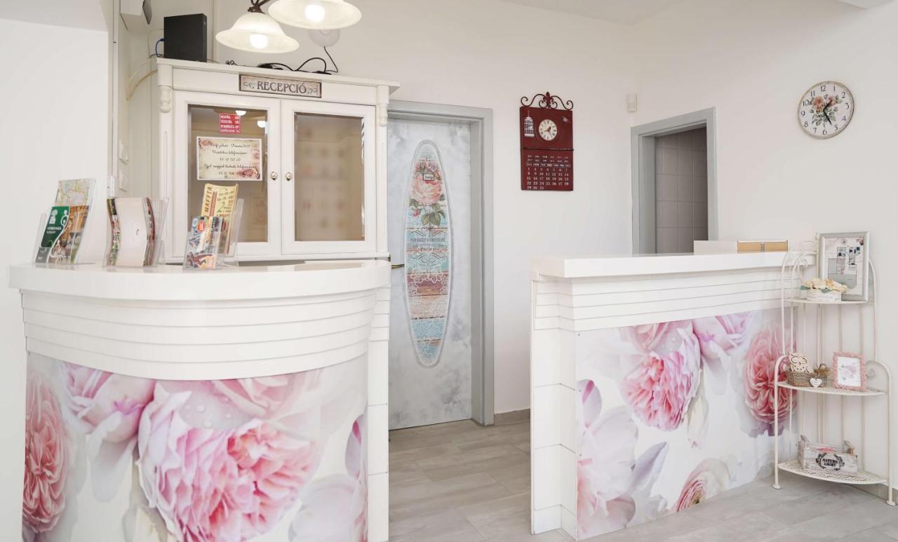 Villa Rose Garden Nyíregyháza Esterno foto