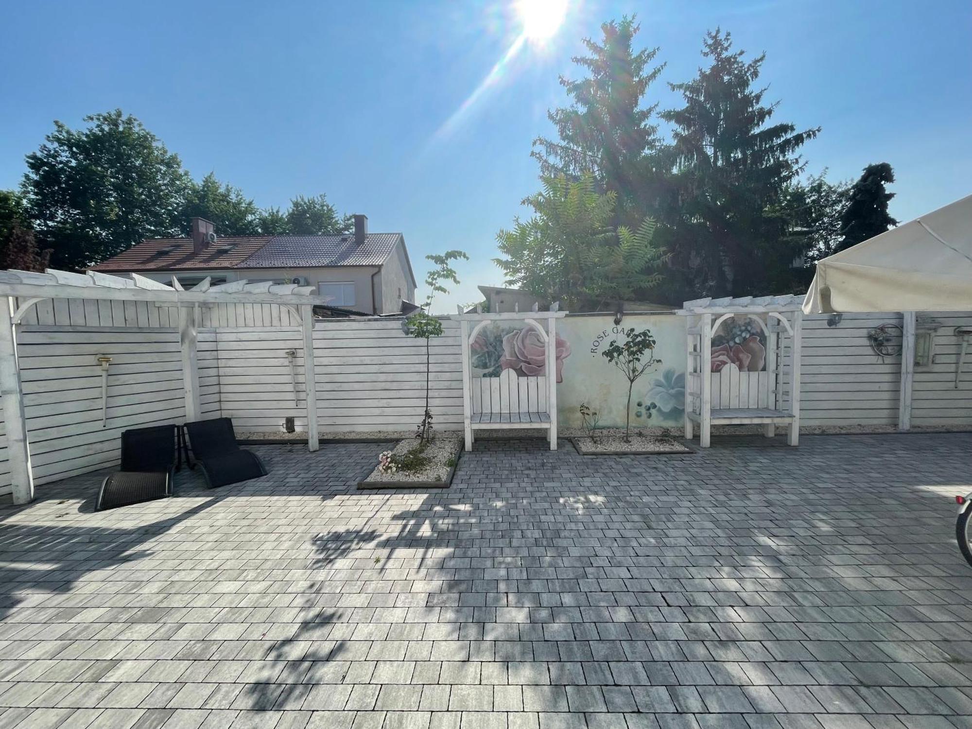 Villa Rose Garden Nyíregyháza Esterno foto